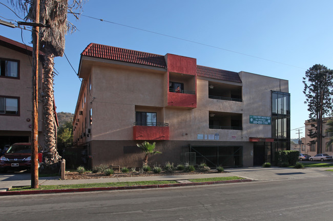 5000 Echo St in Los Angeles, CA - Building Photo - Building Photo