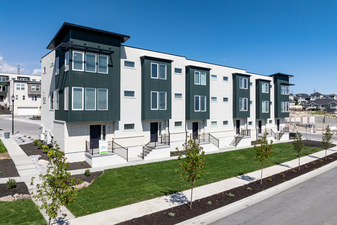 Park Valley Townhomes in West Jordan, UT - Building Photo