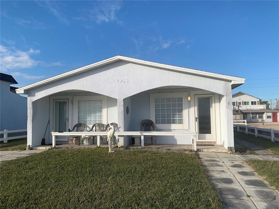 1908 S Ocean Shore Blvd in Flagler Beach, FL - Building Photo