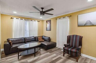 660 Simmons St NW in Atlanta, GA - Building Photo - Building Photo