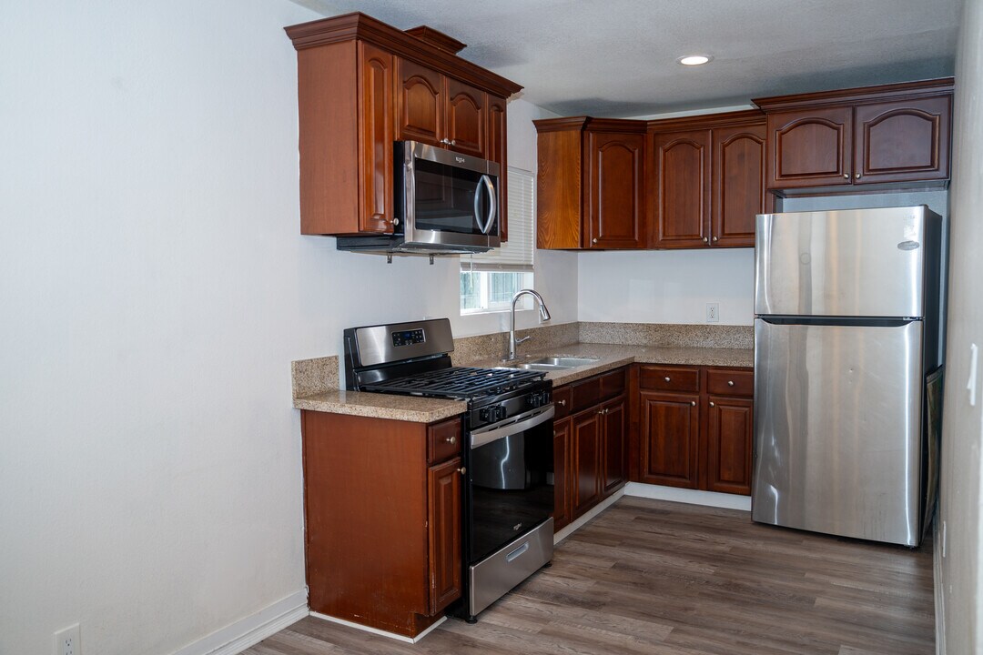 5859 Wall St, Unit 2 in Los Angeles, CA - Building Photo