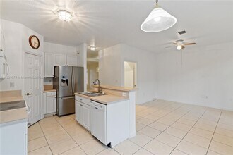 11218 NW 56th St-Unit -11218 in Doral, FL - Building Photo - Building Photo