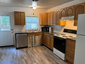 1021 Green St in Stephenville, TX - Foto de edificio - Building Photo