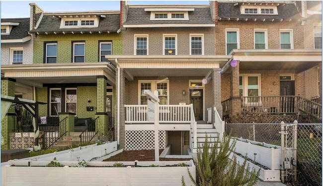 property at 317 Todd Pl NE