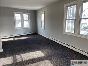 97 Ford Ave-Unit -#2 in Fords, NJ - Foto de edificio - Building Photo