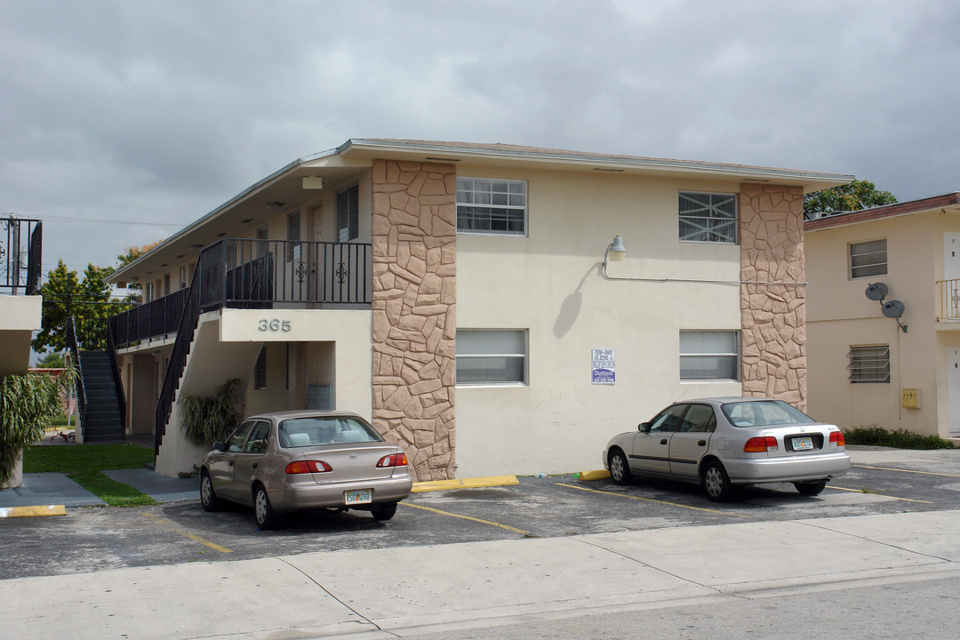 365 W 9th St in Hialeah, FL - Building Photo