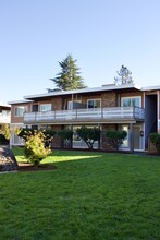 SkyView Park Villa in Seatac, WA - Building Photo - Building Photo