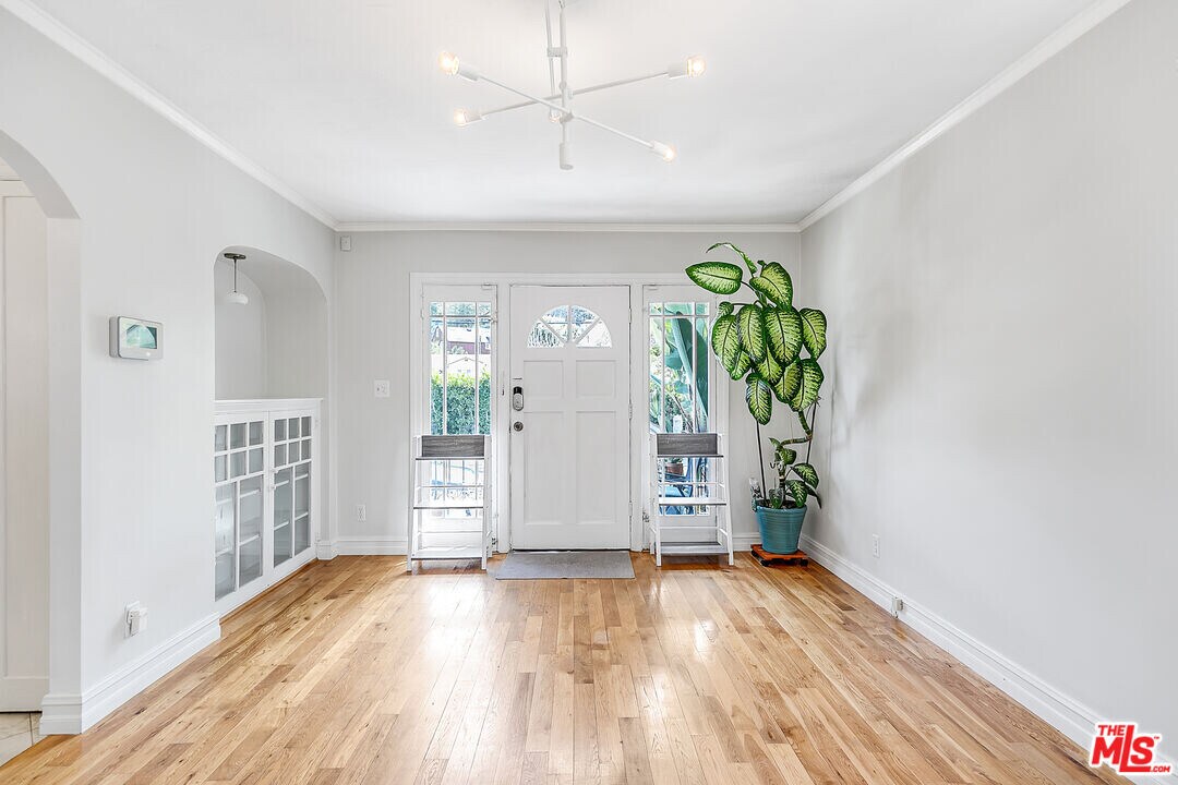 1725 Morton Ave in Los Angeles, CA - Building Photo