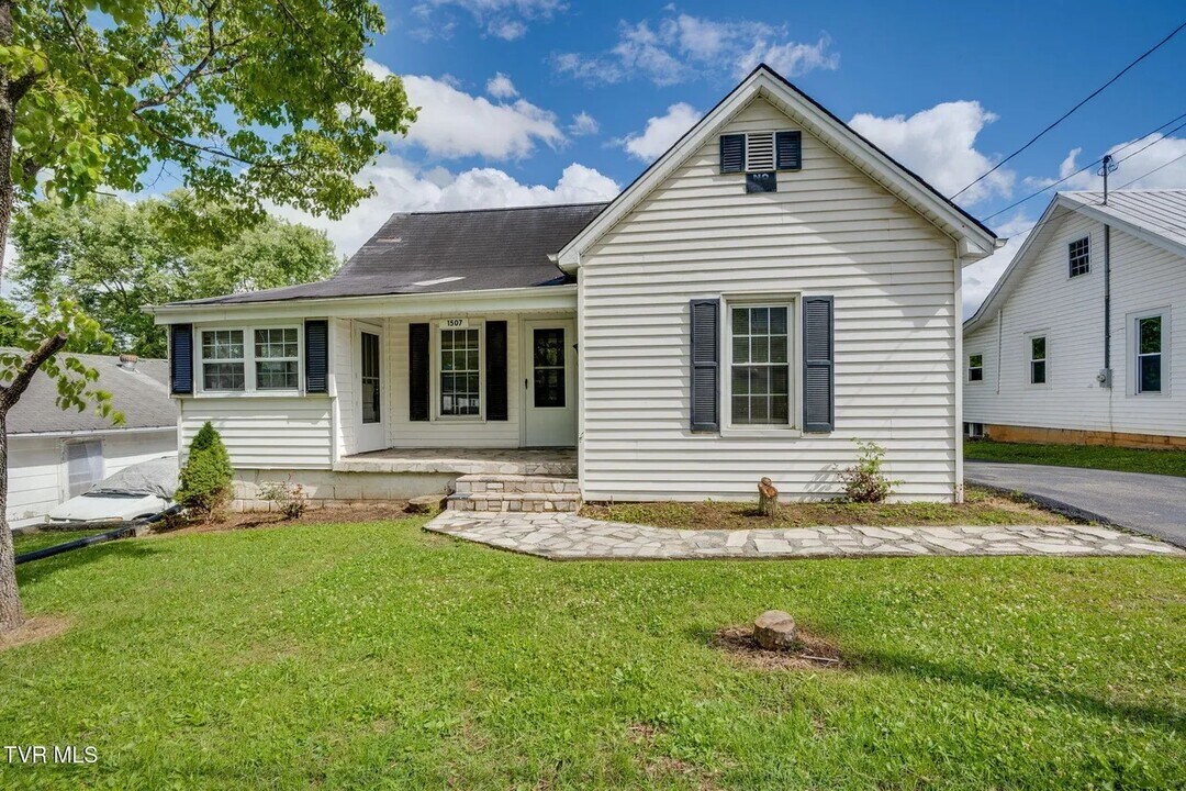 1507 Massachusetts Ave in Bristol, VA - Building Photo