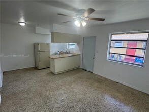 1023 W 29th St in Hialeah, FL - Building Photo - Building Photo