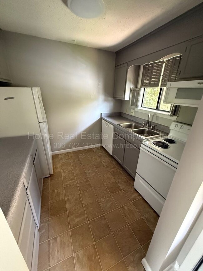 184 Driftwood Ln in Winston-Salem, NC - Building Photo - Building Photo