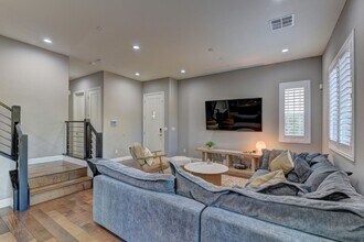 10360 Pescado Ln in Las Vegas, NV - Building Photo - Building Photo