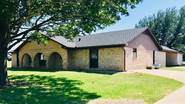 100 Towne W Dr in Lorena, TX - Foto de edificio