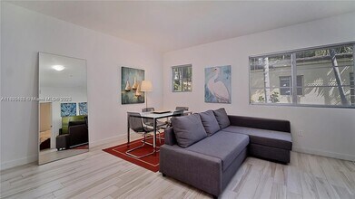 1560 Meridian Ave in Miami Beach, FL - Building Photo - Building Photo
