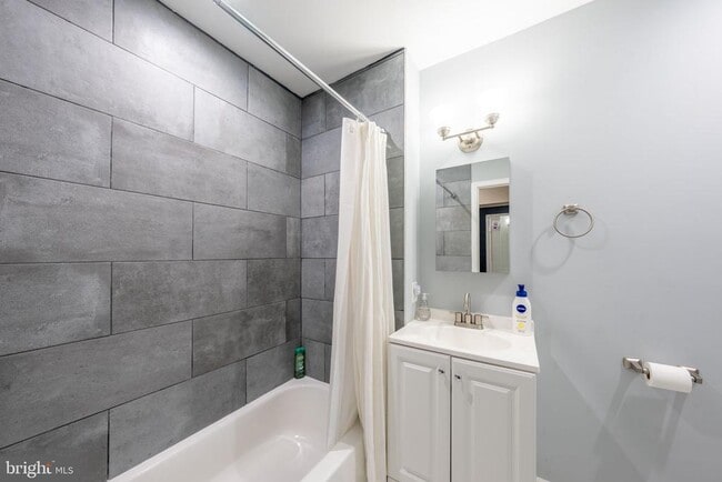 2205 Emerald St in Philadelphia, PA - Building Photo - Building Photo