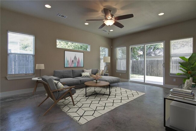 912 E 38th St in Austin, TX - Foto de edificio - Building Photo