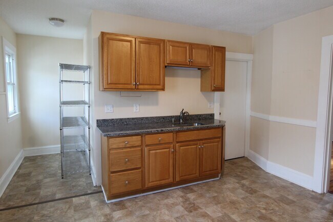 47 Boulanger Ave in West Hartford, CT - Building Photo - Building Photo