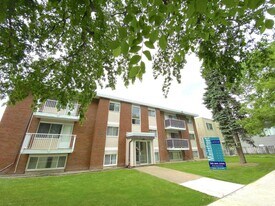 MACK Apartments in Edmonton, AB - Building Photo