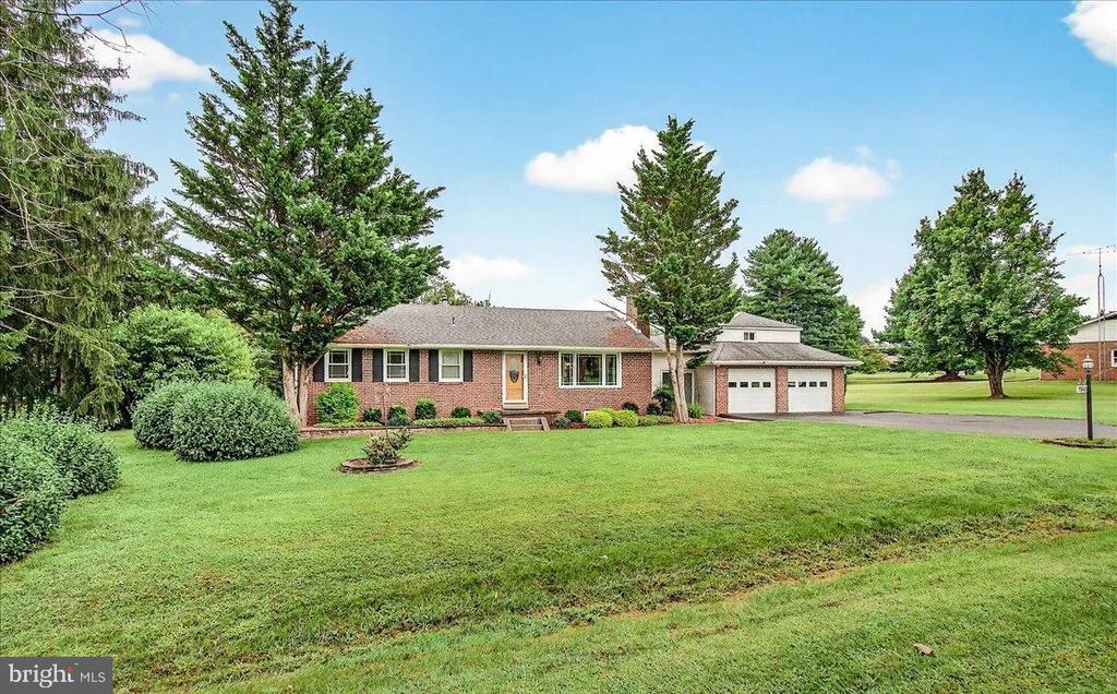 7203 Peekskill Dr in Frederick, MD - Building Photo