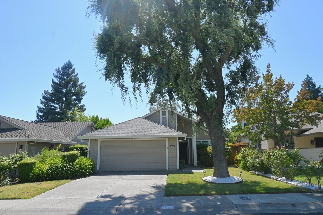 7522 Salton Sea Way in Sacramento, CA - Building Photo