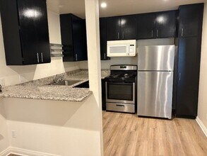 4753 Kester Ave, Unit 4 in Los Angeles, CA - Foto de edificio - Building Photo