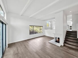 3740 La Jolla Village Dr in San Diego, CA - Building Photo