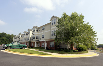 The Oaks of Wellington - 55 & Older Senior in Manassas, VA - Foto de edificio - Building Photo