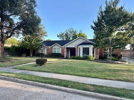 7907 Braes Meadow Dr in Houston, TX - Building Photo