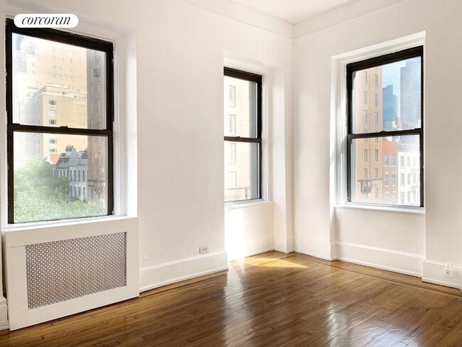 property at 135 E 63rd St