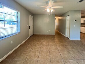 6105 SW 10th Pl in Gainesville, FL - Building Photo - Building Photo