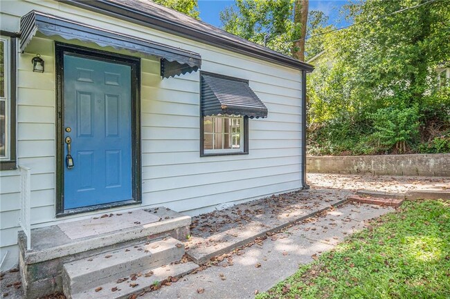 2740 Baker Ridge Dr NW in Atlanta, GA - Building Photo - Building Photo