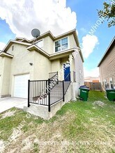 5022 Summit Wood in San Antonio, TX - Building Photo - Building Photo