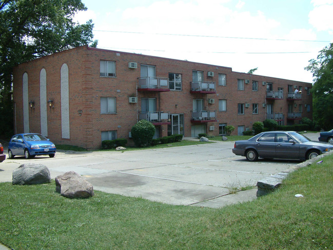 2785 Queen City Ave in Cincinnati, OH - Building Photo - Building Photo