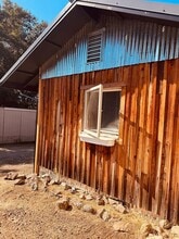 11755 Old River Rd in Hopland, CA - Foto de edificio - Building Photo