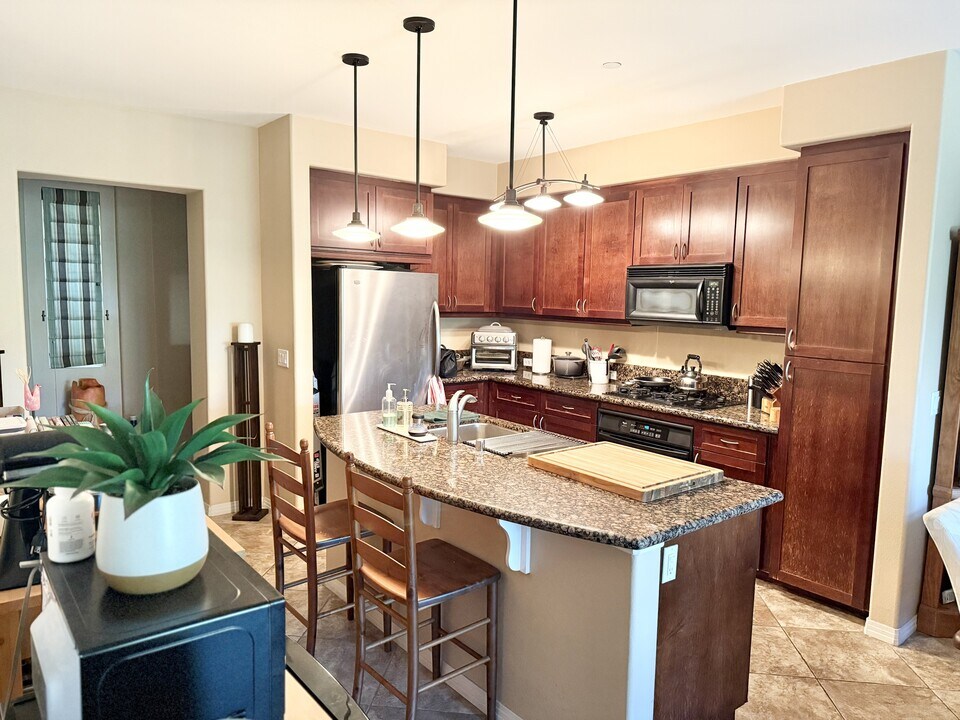 8355 Station Village Ln in San Diego, CA - Building Photo