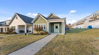 1023 NE Hts Ln in Bentonville, AR - Building Photo