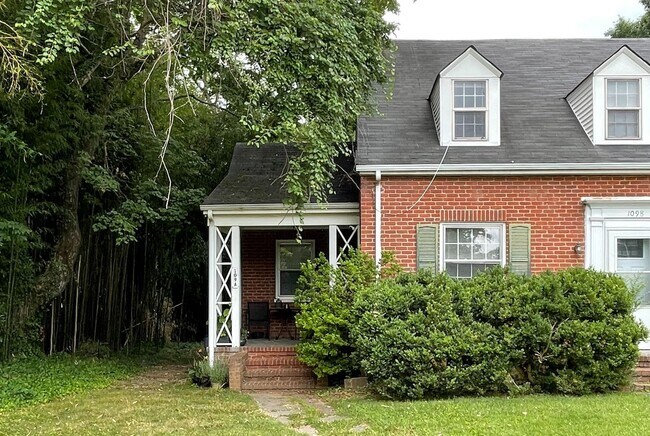 109 Piedmont Ave N in Charlottesville, VA - Building Photo - Building Photo