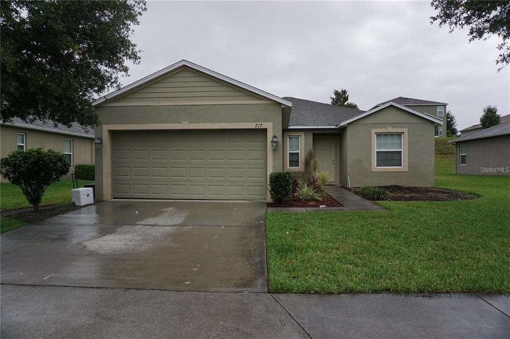 717 Lake Douglas Dr in Groveland, FL - Foto de edificio
