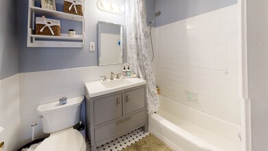 511 Beacon St, Unit 9 in Boston, MA - Building Photo - Building Photo