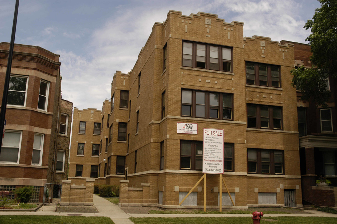 1928 W Addison St in Chicago, IL - Building Photo