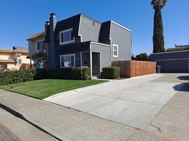 2464 Beaufort Dr in Fairfield, CA - Foto de edificio - Building Photo