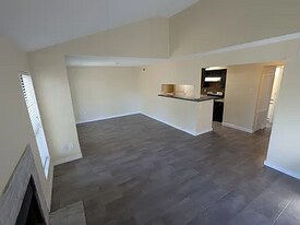 7200 T C Jester Blvd, Unit 203 in Houston, TX - Building Photo