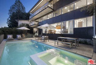 1456 Sunset Plaza Dr in Los Angeles, CA - Building Photo - Building Photo