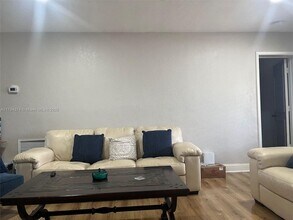 7731 NW 32nd St in Hollywood, FL - Building Photo - Building Photo