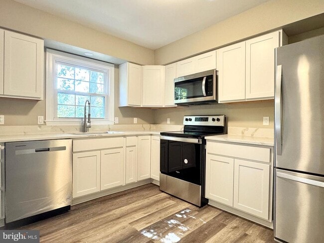 property at 2 Kelly Ct