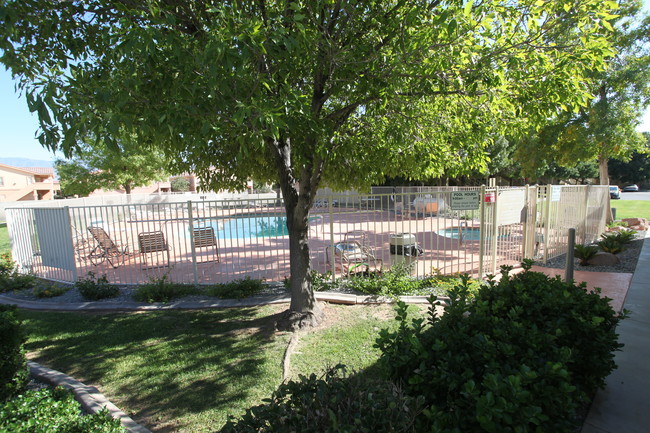 Desert Shade Apartments in Mesquite, NV - Foto de edificio - Building Photo