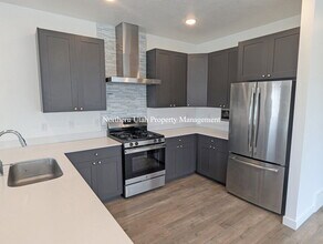 313 W 25 N in Layton, UT - Building Photo - Building Photo