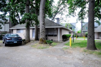 Oak Grove Village in Salem, OR - Building Photo - Building Photo