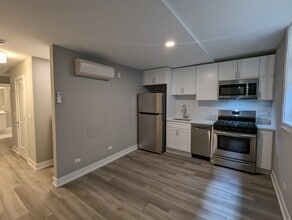 3935 N Janssen Ave, Unit gdn in Chicago, IL - Building Photo - Building Photo