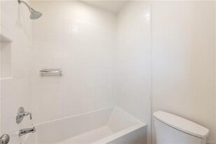 77 Medford in Irvine, CA - Building Photo